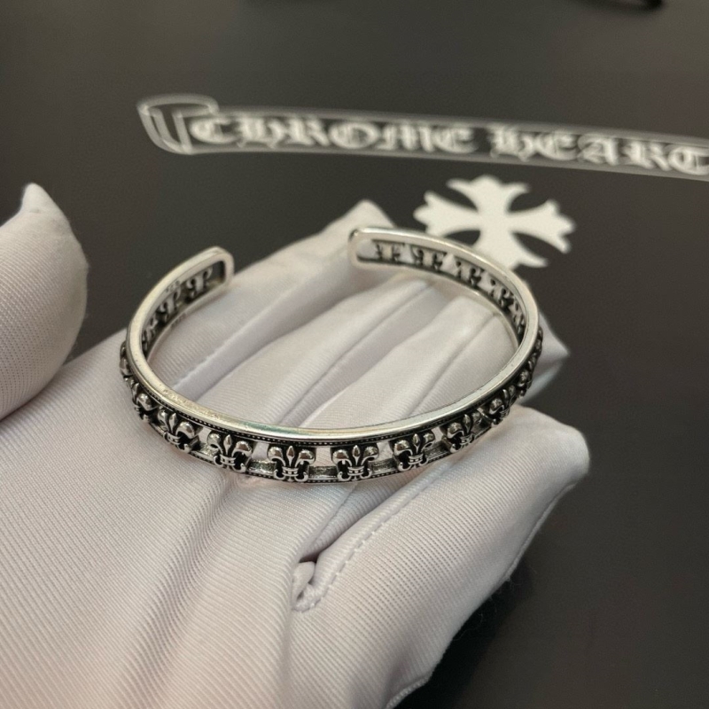 Ch*0me He**ts bracelets
